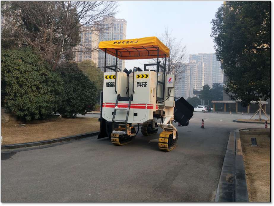 要正確使用操作混凝土路緣石滑模攤鋪機(jī)，定期對路緣石滑模機(jī)進(jìn)行保養(yǎng)和維護(hù)
