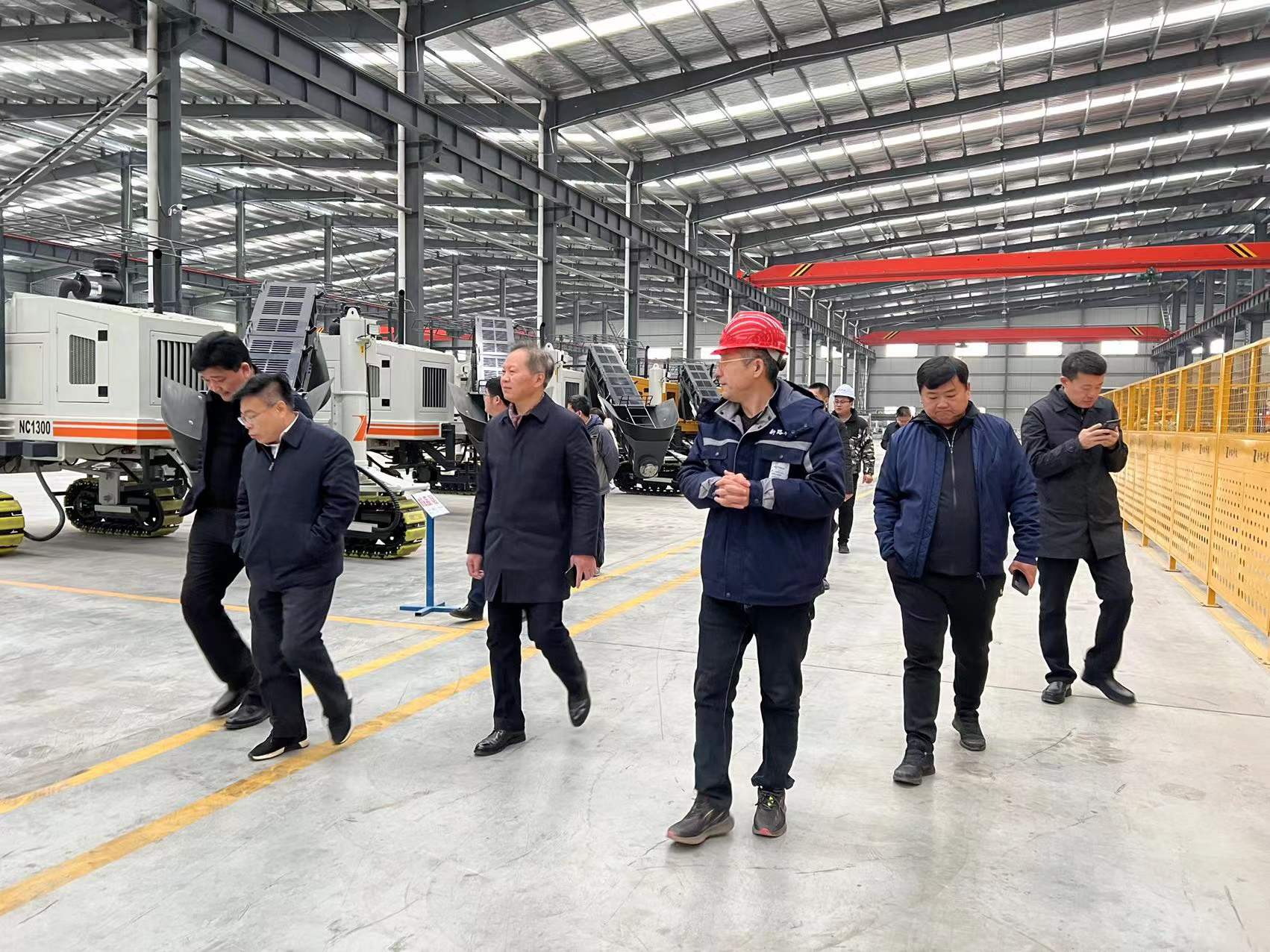 熱烈歡迎徐州市委市政府、淮海國(guó)際港務(wù)區(qū)、柳新鎮(zhèn)一行領(lǐng)導(dǎo)來(lái)我司參觀考察工作